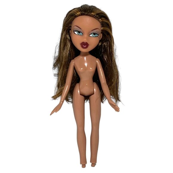 Bratz Yasmin Strut It 2002 First Edition Blue Eyes Deep Red Lips Nude Doll Only - Picture 12 of 12